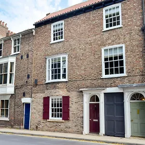 Holiday home Oxtobys Downstairs, York